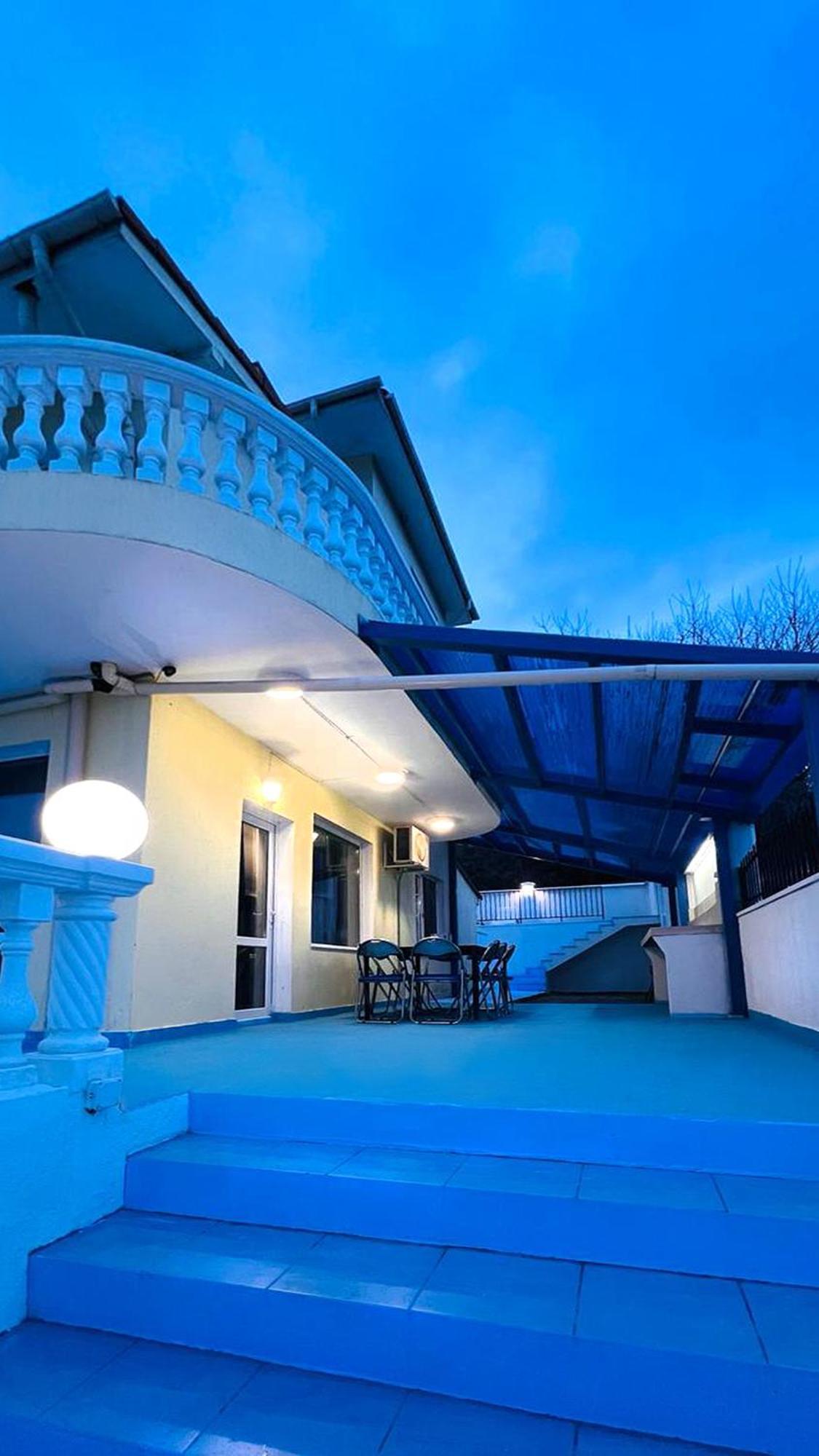 Villa Sorento Italian Neoclassica Balcsik Kültér fotó