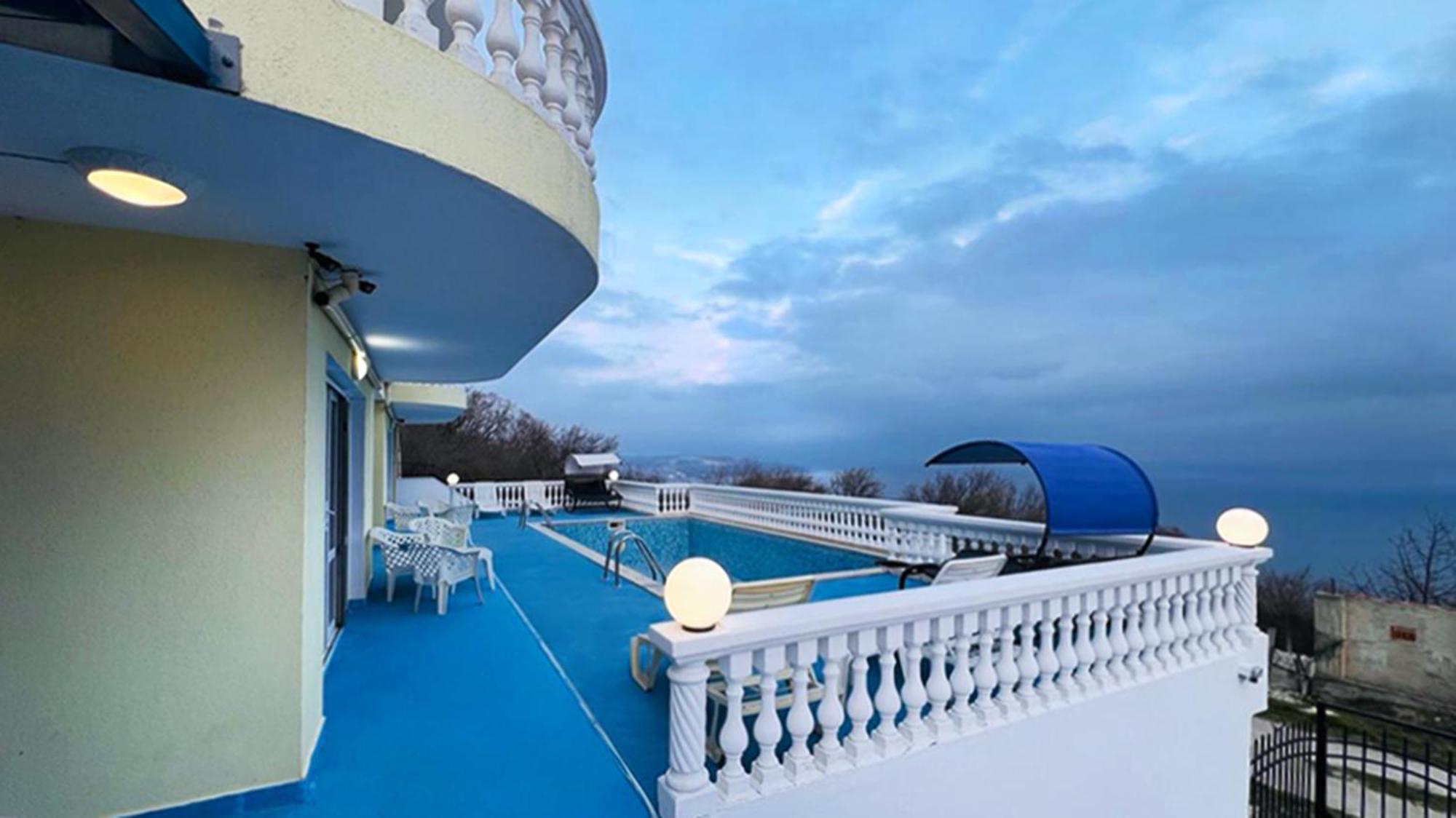 Villa Sorento Italian Neoclassica Balcsik Kültér fotó